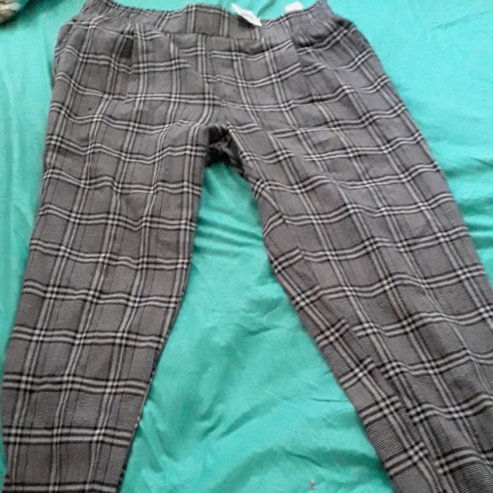 Summer plaid pants with pockets &  ceopped.